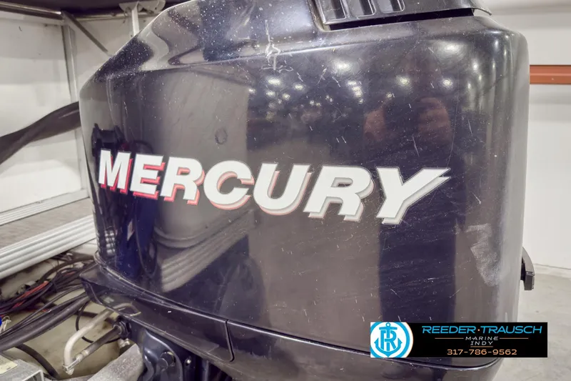 Slide: The Image of Mercury outboard motor on a 2006 Crest Caribbean 2570 boat. - 37