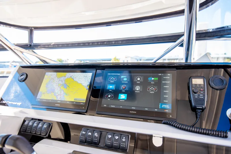 Slide: The Image of Jeanneau Leader 12.5 WA 2021 dashboard with navigation and control screens. - 36