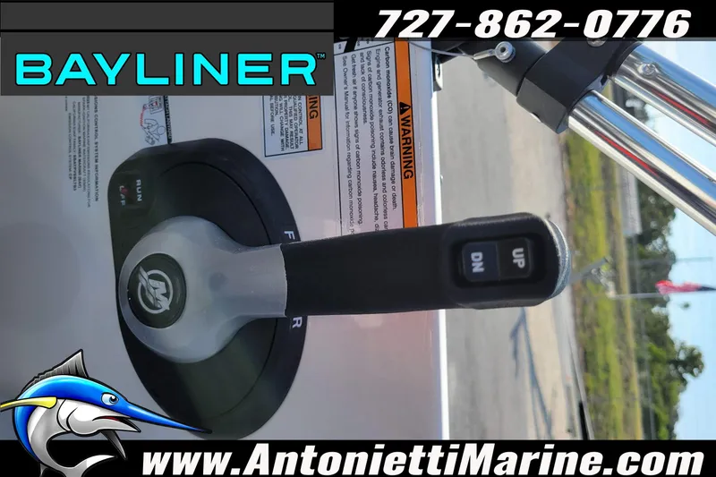 Slide: The Image of Throttle control of 2025 Bayliner Element M17 boat at Antonietti Marine. - 41