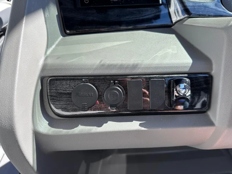 Slide: The Image of Dashboard controls of 2025 Tahoe Pontoon 2585 LTZ Entertainer boat. - 27