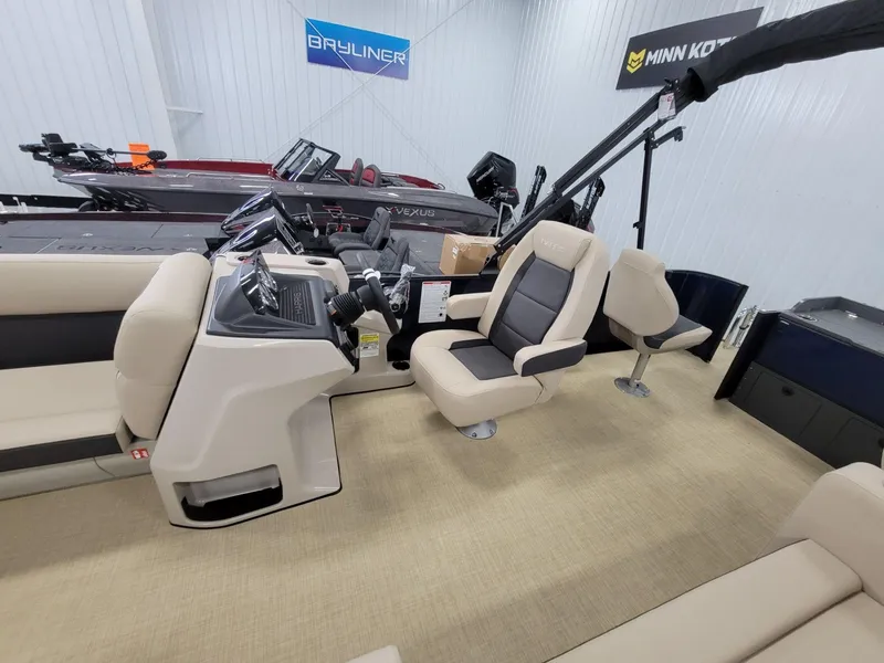 Slide: The Image of Harris Cruiser 210 2025 - 11