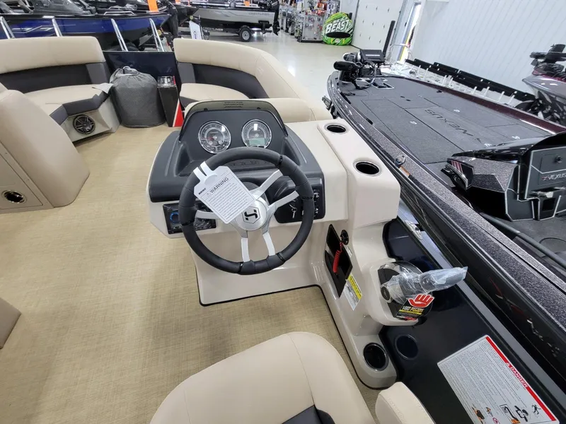 Slide: The Image of Harris Cruiser 210 2025 - 12