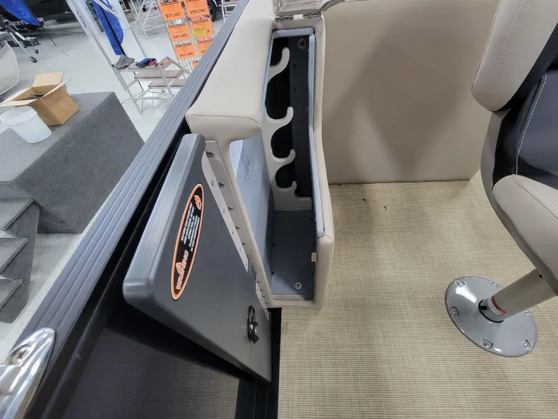 Slide: The Image of Harris Cruiser 210 2025 - 16