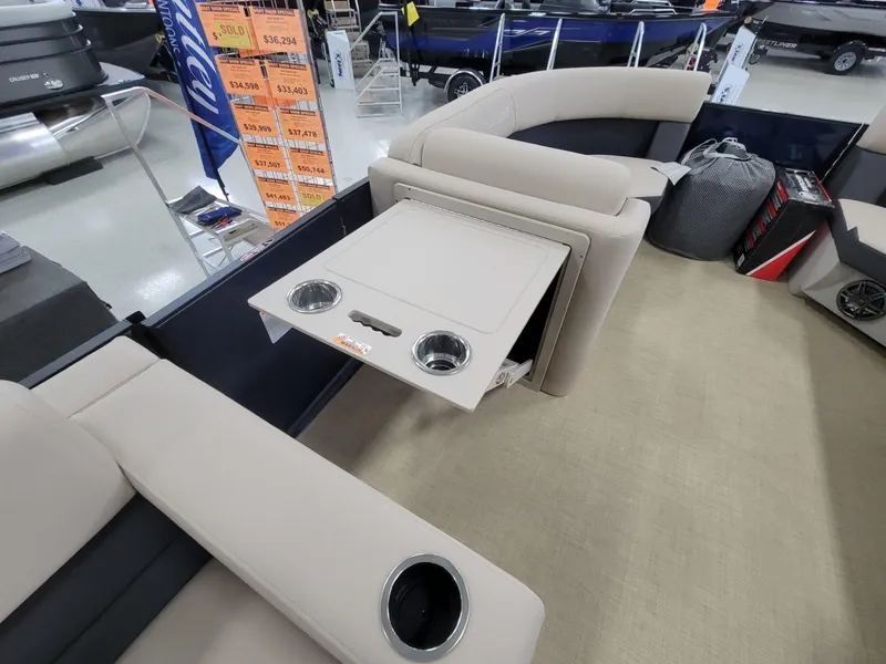 Slide: The Image of Harris Cruiser 210 2025 - 20