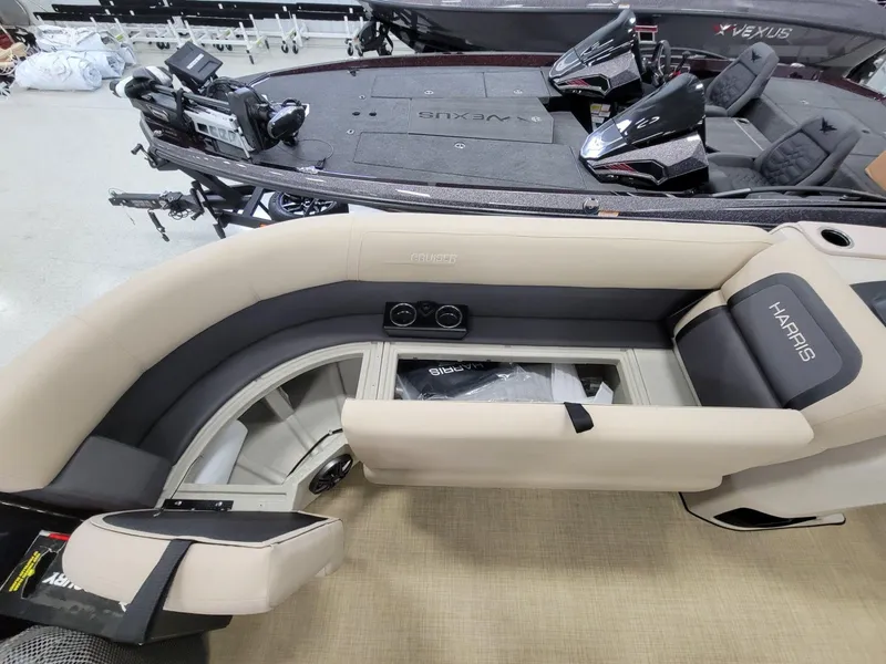 Slide: The Image of Harris Cruiser 210 2025 - 21