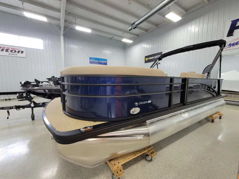 Slide: The Image of Harris Cruiser 210 2025 - 3