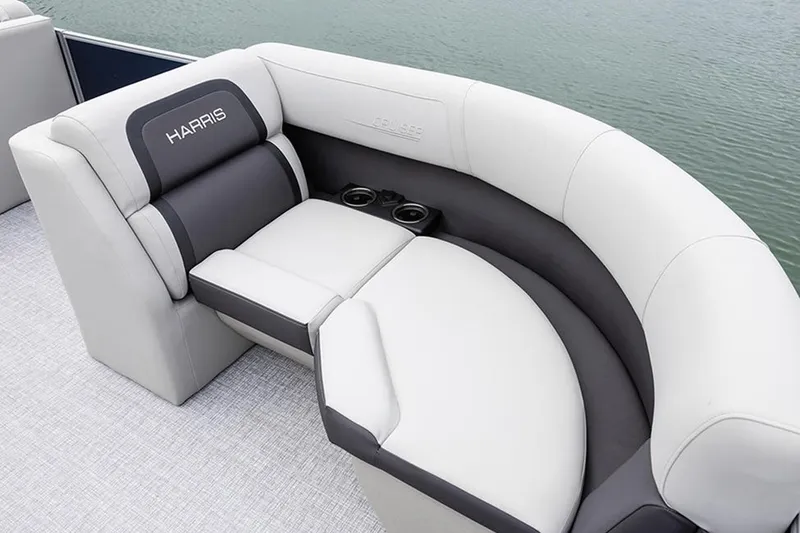 Slide: The Image of Harris Cruiser 210 2025 - 37