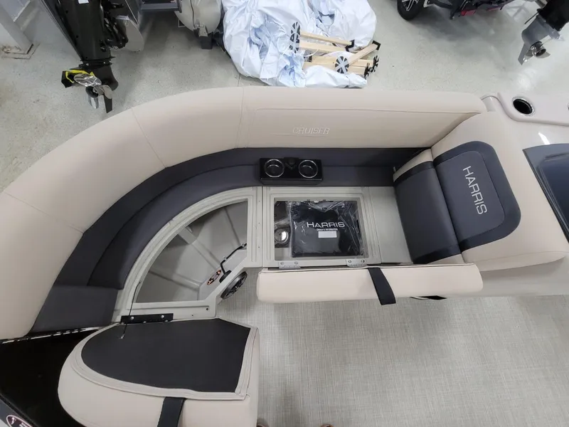 Slide: The Image of Harris Cruiser 210 2025 - 21