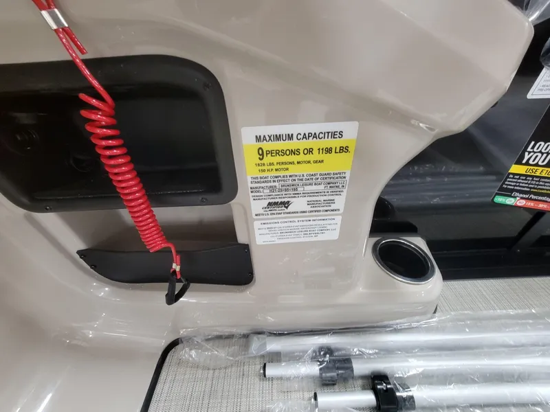 Slide: The Image of Harris Cruiser 210 2025 - 23