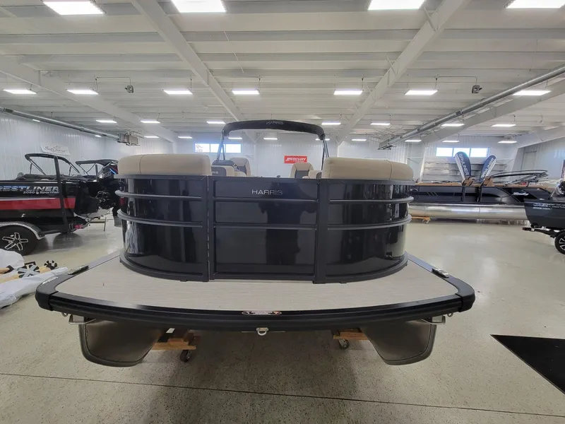 Slide: The Image of Harris Cruiser 210 2025 - 4