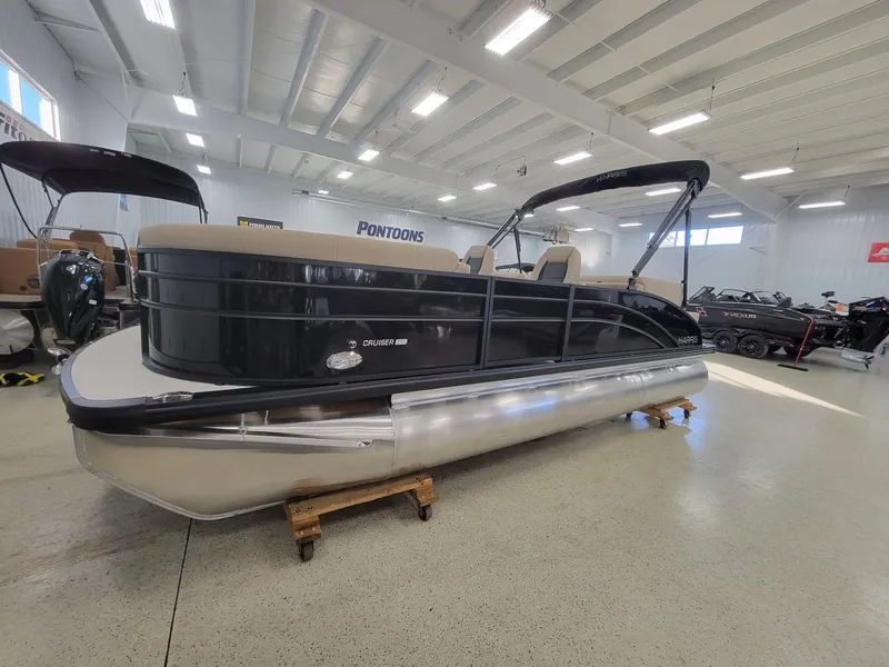 Slide: The Image of Harris Cruiser 210 2025 - 5