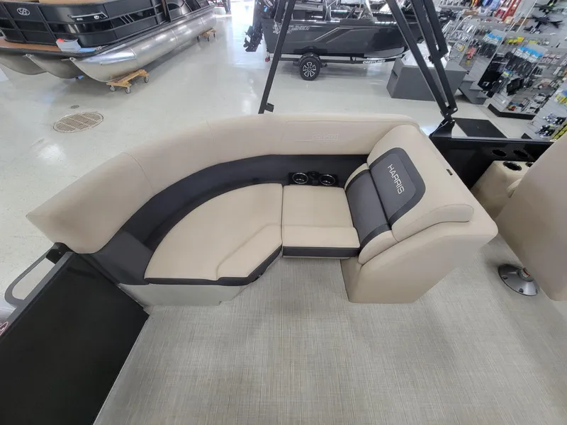 Slide: The Image of Harris Cruiser 210 2025 - 9