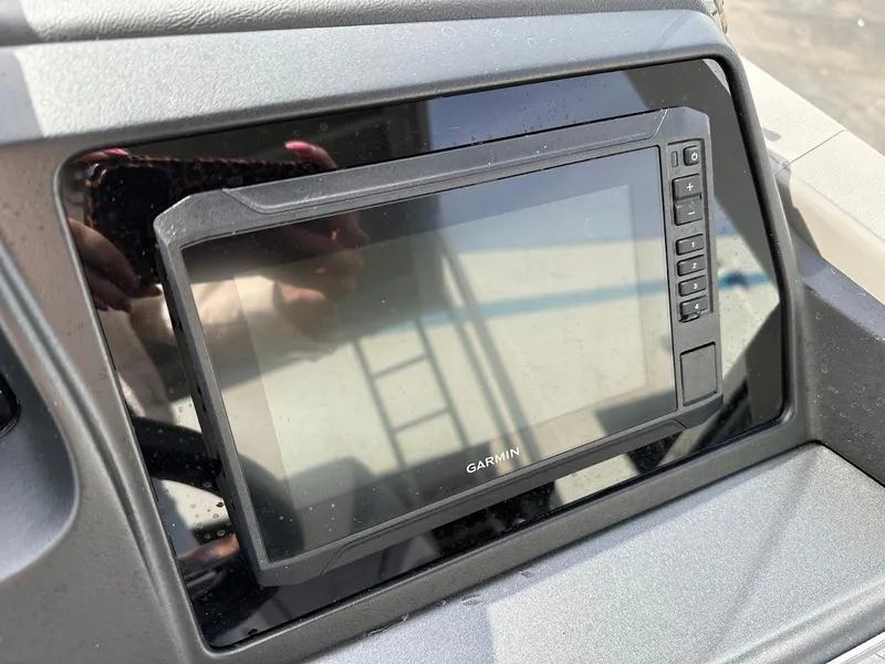 Slide: The Image of Garmin display on 2025 Tahoe Pontoon Cascade Cruise Funship dashboard. - 25