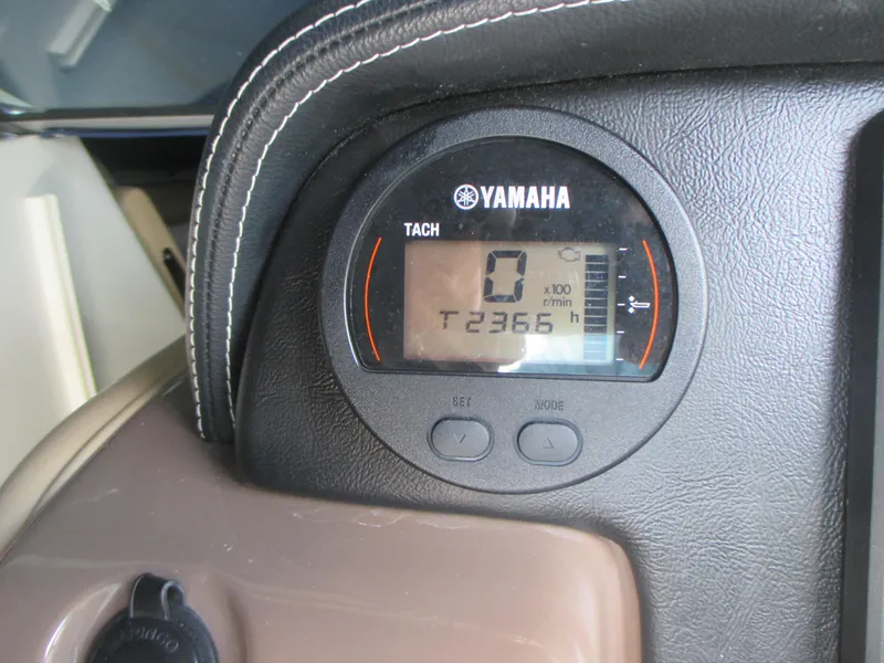 Slide: The Image of Yamaha tachometer on 2018 Crownline Eclipse E29 XS boat dashboard, showing 236.6 hours. - 19