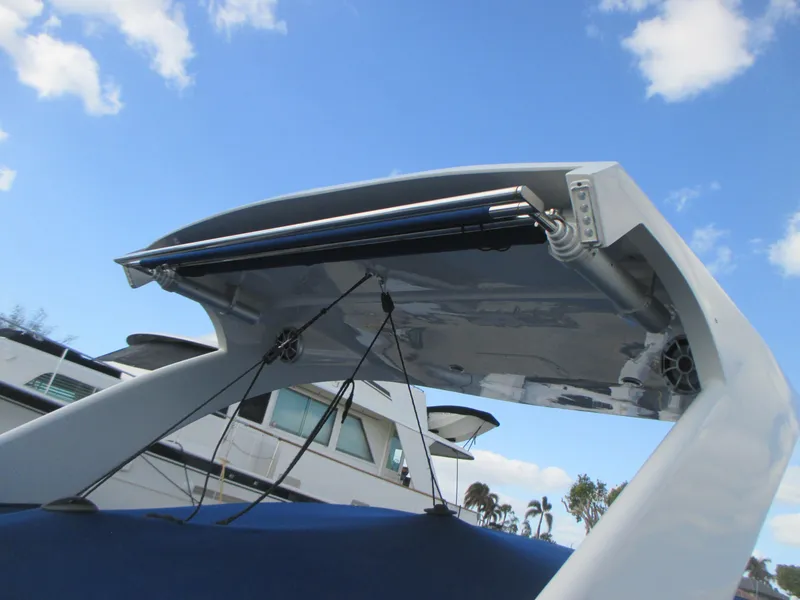 Slide: The Image of 2018 Crownline Eclipse E29 XS boat canopy against blue sky. - 8