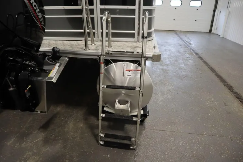 Slide: The Image of Rear view of 2025 Trifecta 22TRFC LE 2.75 boat with ladder and motor. - 42