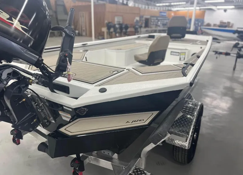 Avid 18 Commander 2024 for Sale | MarineSource