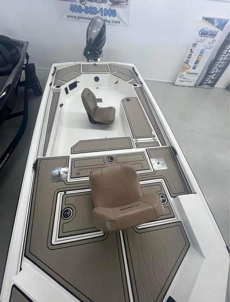 Avid 18 Commander 2024 for Sale | MarineSource