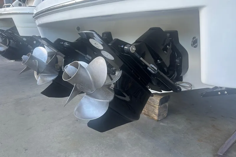 Slide: The Image of 2008 Formula 310 Sun Sport boat propellers and outdrive on display. - 26