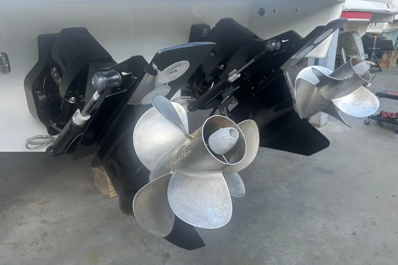 Slide: The Image of 2008 Formula 310 Sun Sport boat propellers in a garage setting. - 27
