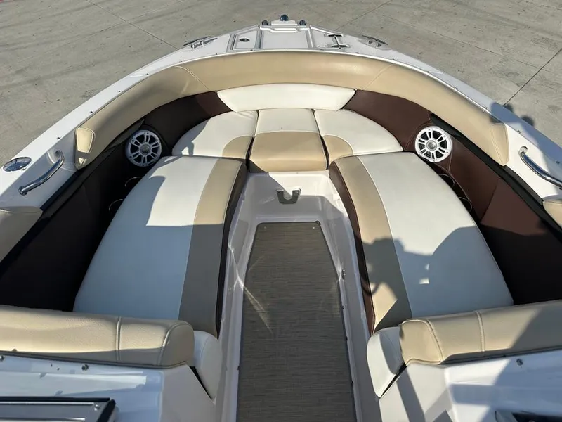 Slide: The Image of Regal 2700 ES Bowrider 2016 - 10