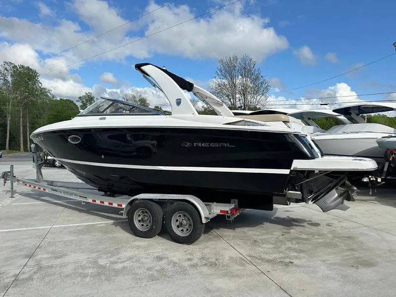 Slide: The Image of Regal 2700 ES Bowrider 2016 - 16