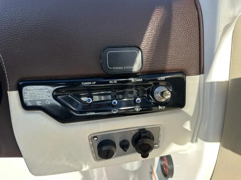 Slide: The Image of Regal 2700 ES Bowrider 2016 - 17