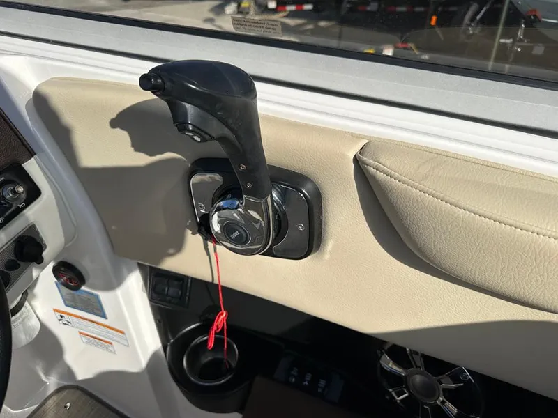 Slide: The Image of Regal 2700 ES Bowrider 2016 - 19