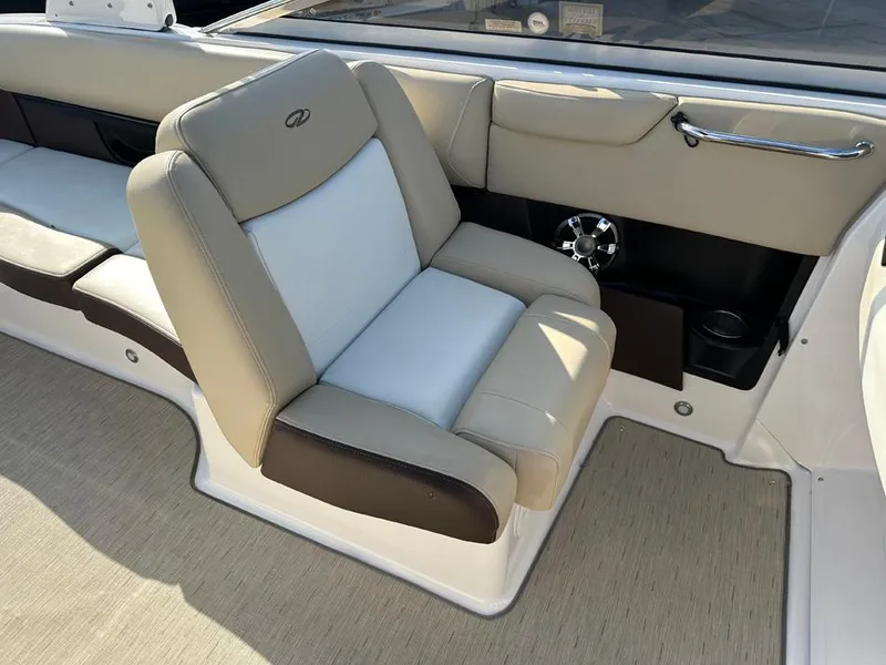 Slide: The Image of Regal 2700 ES Bowrider 2016 - 20