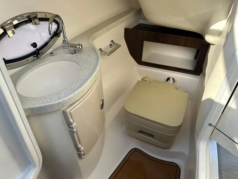 Slide: The Image of Regal 2700 ES Bowrider 2016 - 24