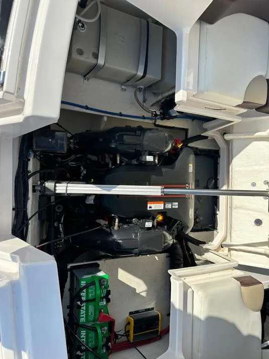 Slide: The Image of Regal 2700 ES Bowrider 2016 - 26