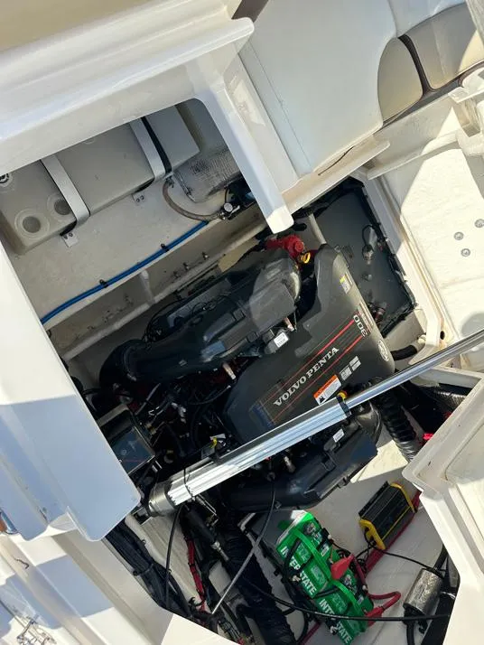 Slide: The Image of Regal 2700 ES Bowrider 2016 - 27