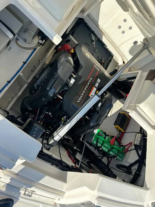 Slide: The Image of Regal 2700 ES Bowrider 2016 - 28