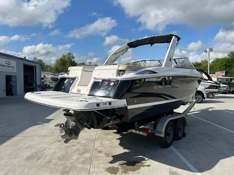 Slide: The Image of Regal 2700 ES Bowrider 2016 - 3