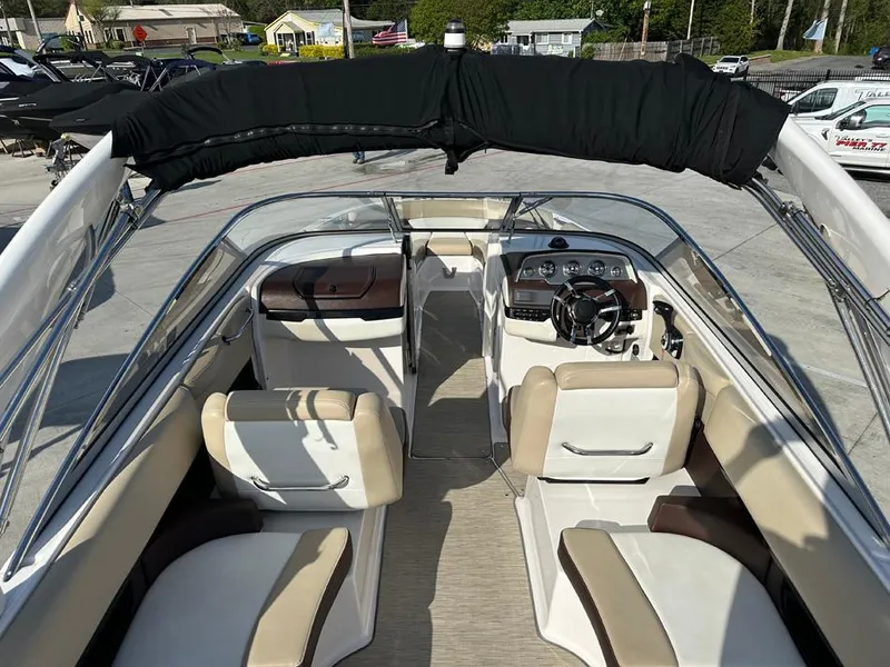 Slide: The Image of Regal 2700 ES Bowrider 2016 - 9