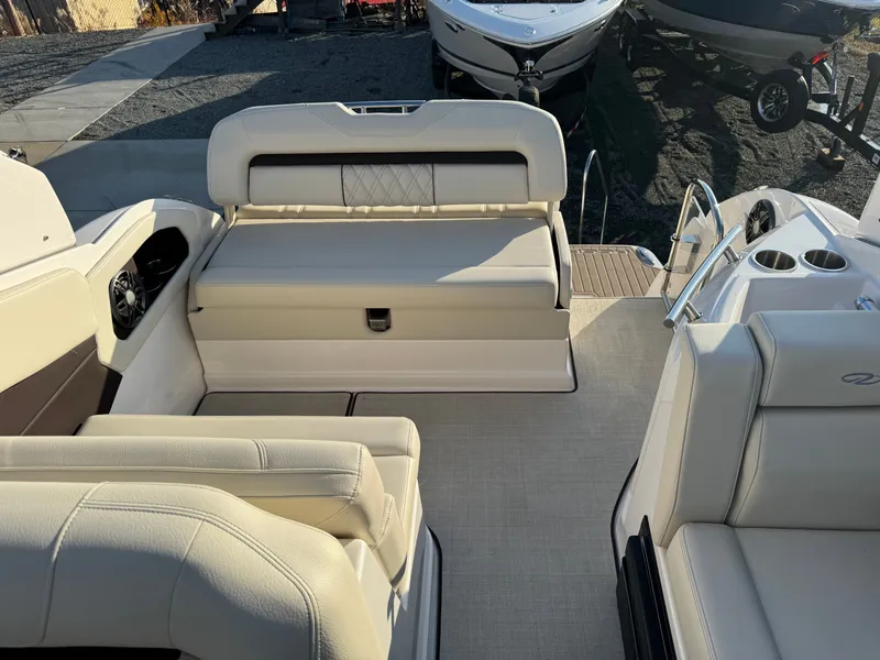 Slide: The Image of Regal 28 Express 2025 - 12