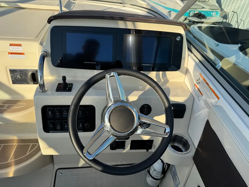 Slide: The Image of Regal 28 Express 2025 - 25