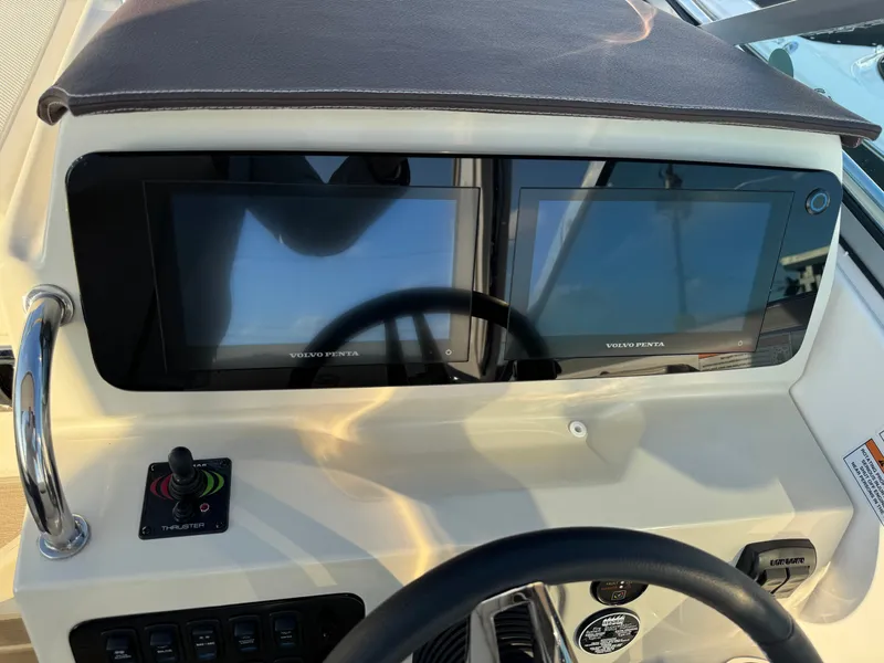 Slide: The Image of Regal 28 Express 2025 - 27