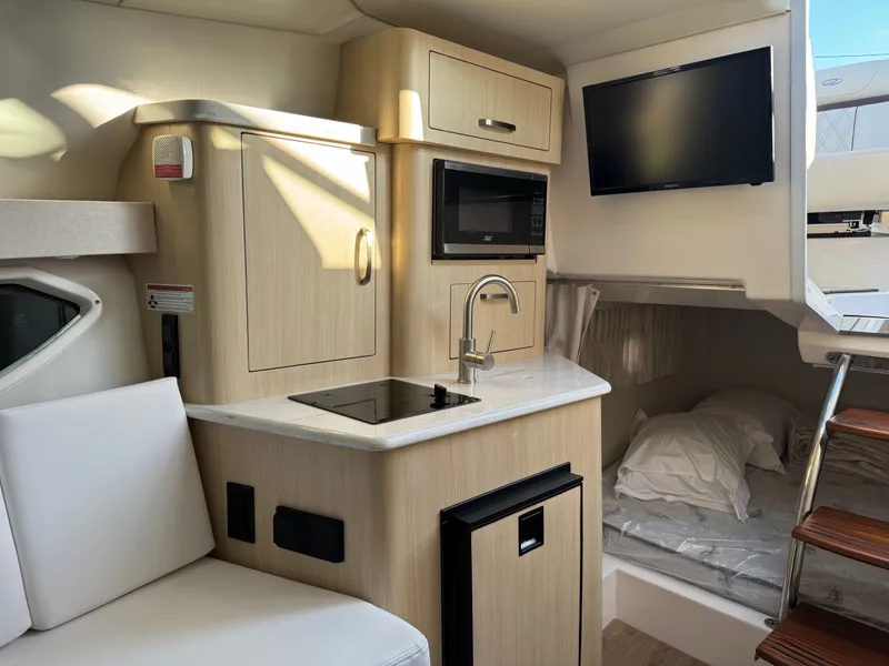 Slide: The Image of Regal 28 Express 2025 - 31