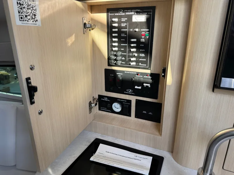 Slide: The Image of Regal 28 Express 2025 - 32