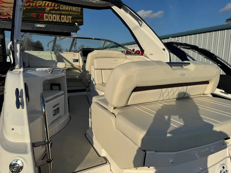 Slide: The Image of Regal 28 Express 2025 - 9