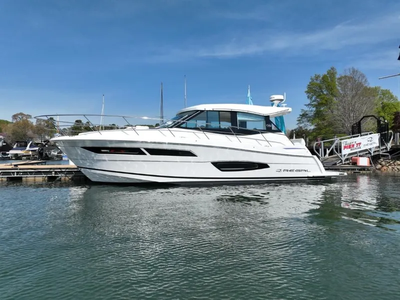 The Image of Regal 38 Grande Coupe 2025 - 1