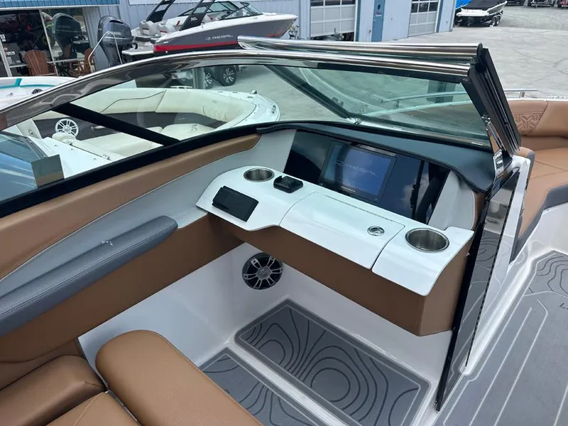 Slide: The Image of Regal LS4 Surf Ultimate 2025 - 10