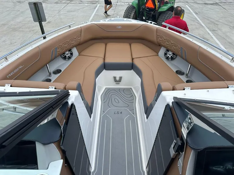 Slide: The Image of Regal LS4 Surf Ultimate 2025 - 11