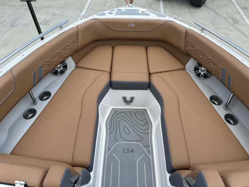 Slide: The Image of Regal LS4 Surf Ultimate 2025 - 12