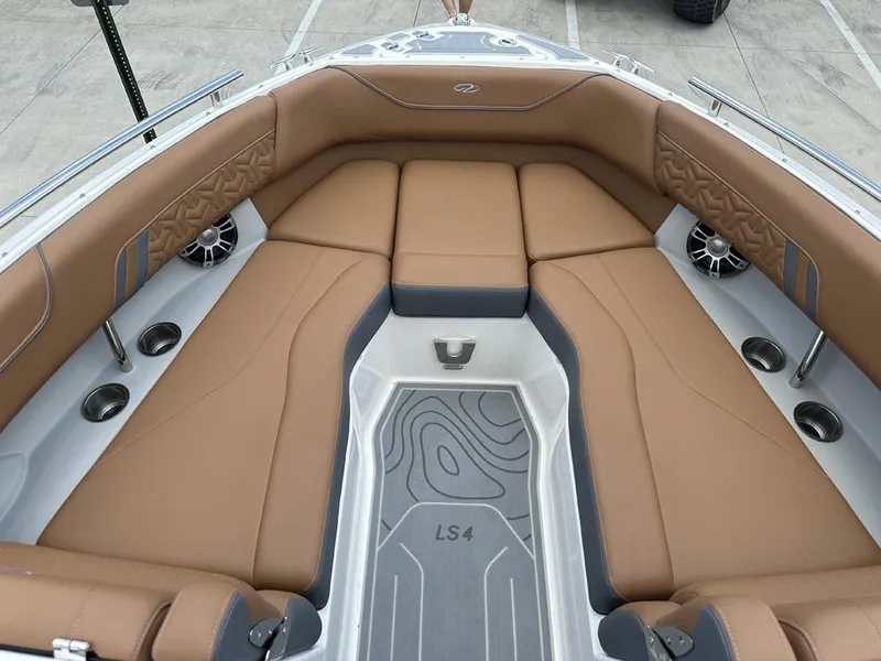 Slide: The Image of Regal LS4 Surf Ultimate 2025 - 13