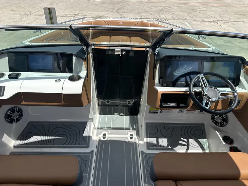 Slide: The Image of Regal LS4 Surf Ultimate 2025 - 17