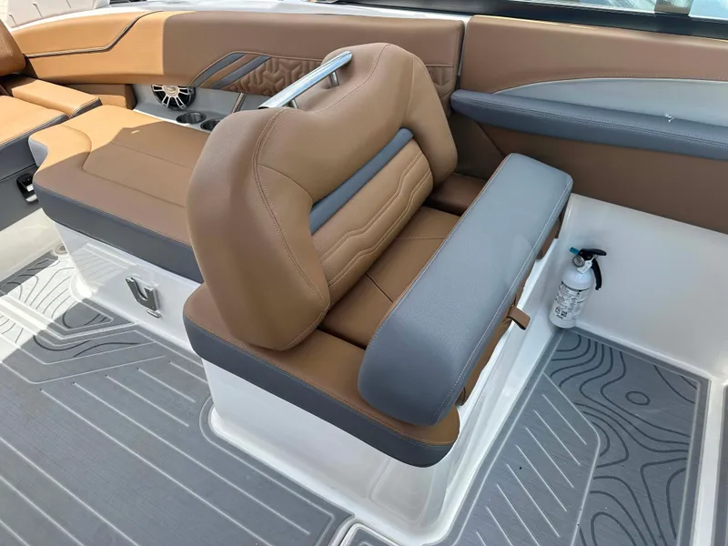 Slide: The Image of Regal LS4 Surf Ultimate 2025 - 18
