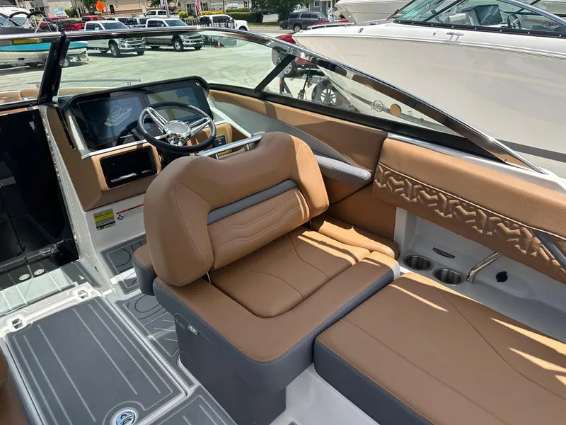 Slide: The Image of Regal LS4 Surf Ultimate 2025 - 22