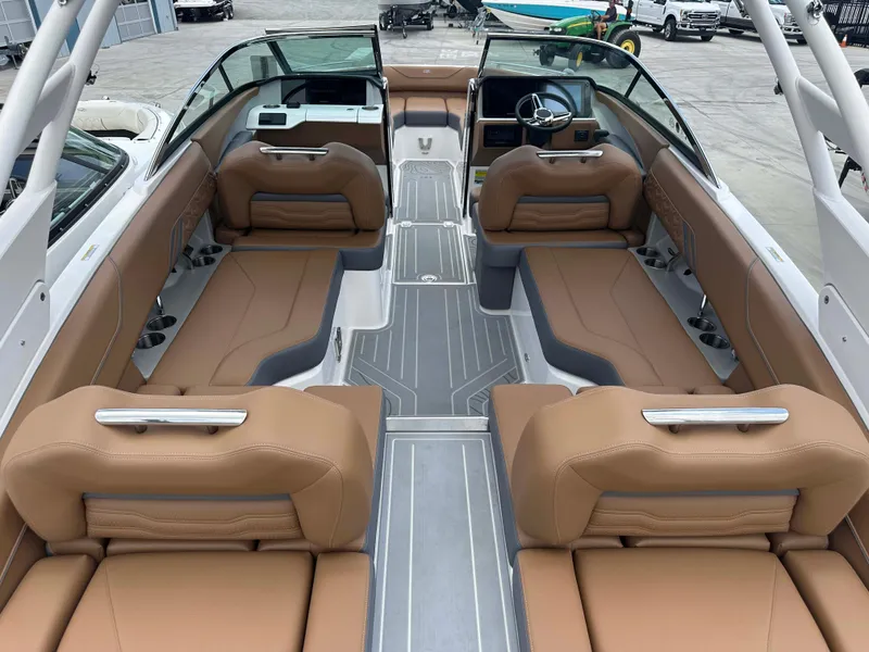 Slide: The Image of Regal LS4 Surf Ultimate 2025 - 5